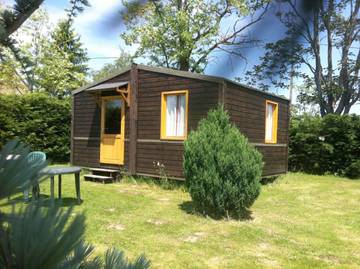 Maison d’hôte pour 4 personnes, avec terrasse et vue ainsi que jardin et piscine, animaux acceptés dans Nièvre