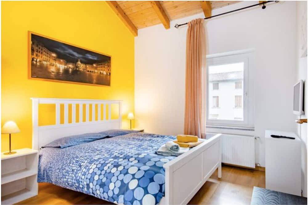 Suite     Yellow.     Room in Udine, Udine Province