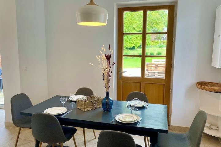 Gîte pour 5 personnes, avec jardin à Suzanne