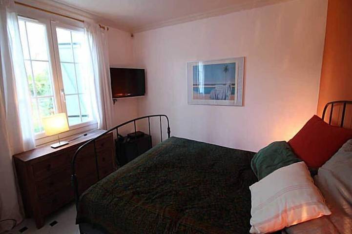 Air-conditioned villa in Sorgues near Avignon, swimming pool and beautiful environment. in Sorgues, Vaucluse