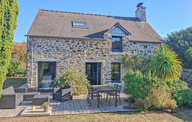 Location de vacances pour 4 personnes, avec Terrasse et Jardin à Hirel