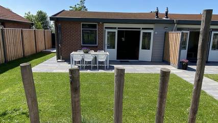 Ferienhaus für 4 Personen, mit Balkon/Terrasse und Terrasse in Serooskerke