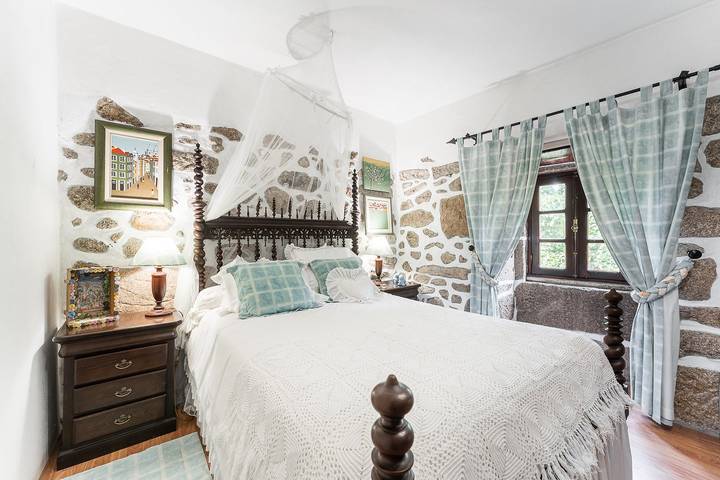 Casa de férias para 2 pessoas, com varanda e piscina e ainda jardim em Cinfães