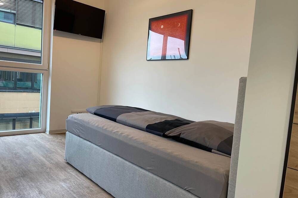 Ganze Wohnung, Einzimmer-Apartment mit Einzelbett in Stuttgart, Stuttgart Region