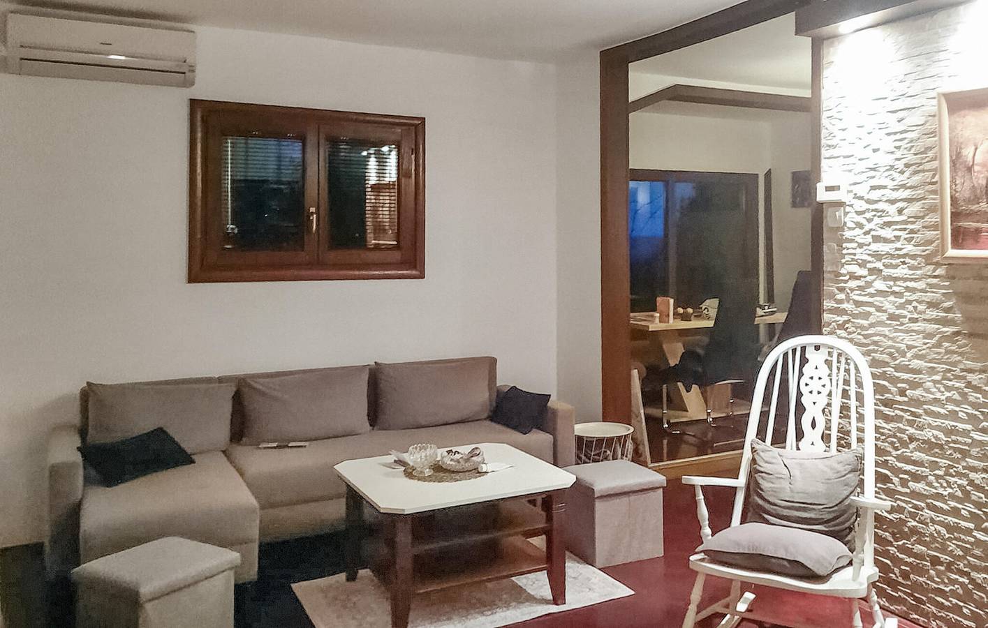 Geräumige 200 m² große Wohnung mit Pool in der Nähe des Stadtzentrums von Karlovac in Karlovac, Karlovac und Umgebung