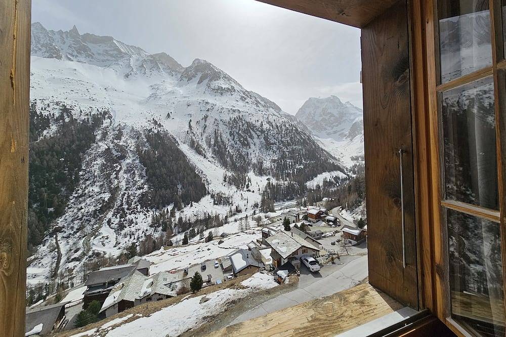 Ganze Wohnung, Apartment for 6 people 150m from the slopes - 2050m altitude in Arolla, Evolène