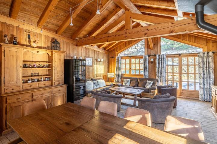 Chalet 'Les Trois Coeurs' con terraza vista montaña, spa y sauna in Les Allues, Massif de la Vanoise