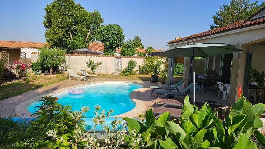 Location de vacances pour 9 personnes, avec piscine ainsi que jardin et vue à Bernay-Saint-Martin - 2