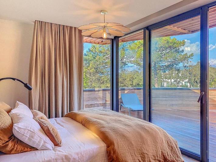 Location de vacances pour 12 personnes, avec piscine ainsi que vue et balcon dans Plage Cala Rossa - 2