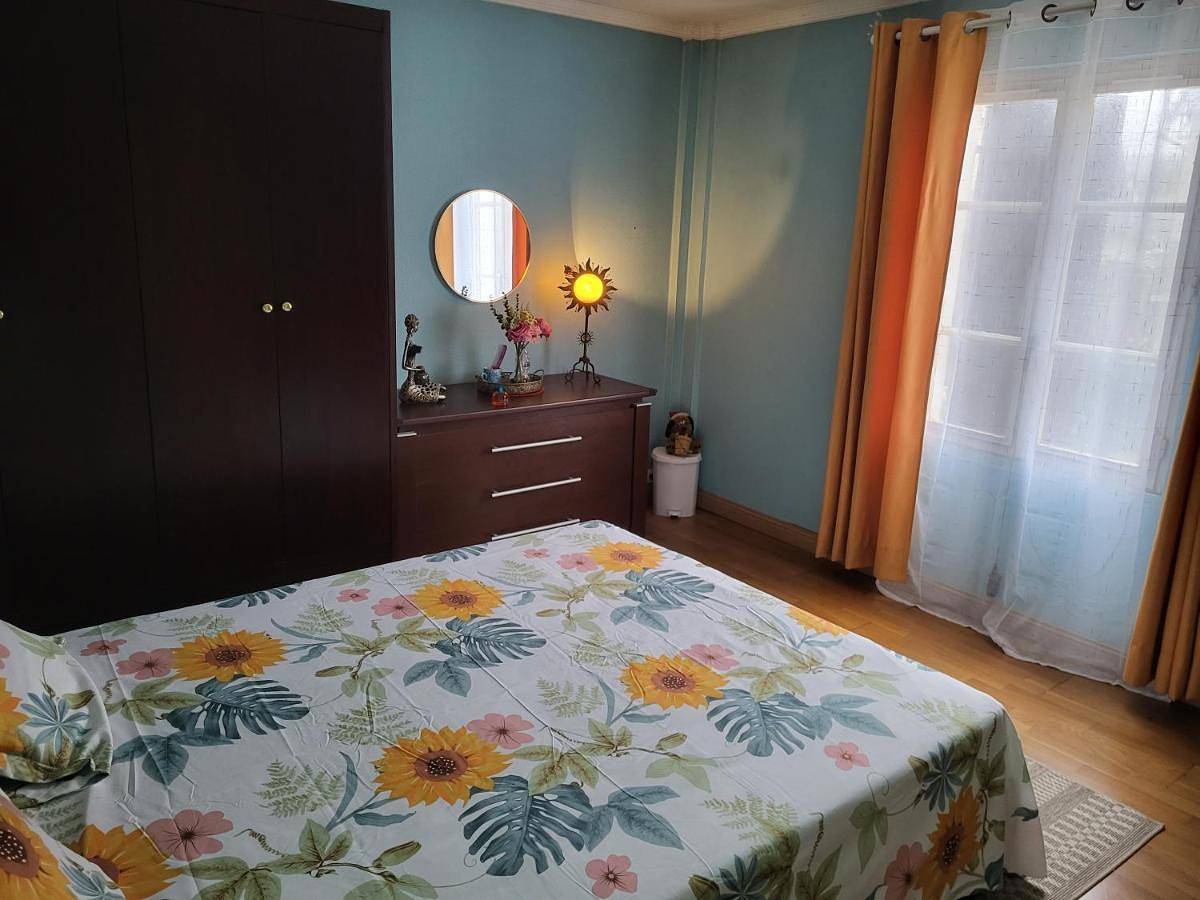 Superior King Room in Neuilly-sur-Marne, Seine-Saint-Denis