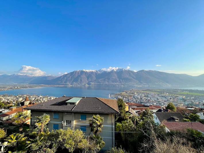 Ferienwohnung für 4 Personen, mit Sauna und Ausblick sowie Seeblick und Garten in Orselina