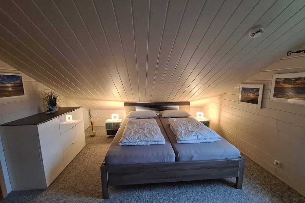 Schönes Ferienhaus mit Kamin und kostenlosem W-lan direkt am Ostseestrand in Priwall, Lübeck