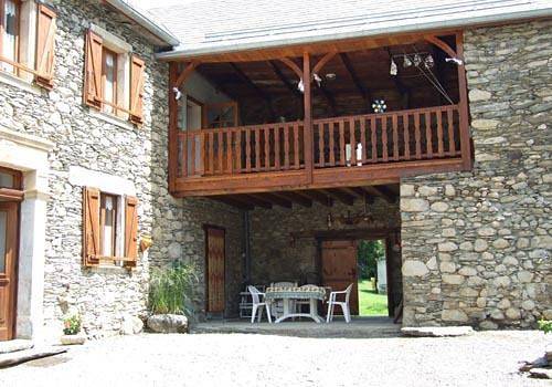 Gîte pour 2 personnes, avec jardin et terrasse à Oô