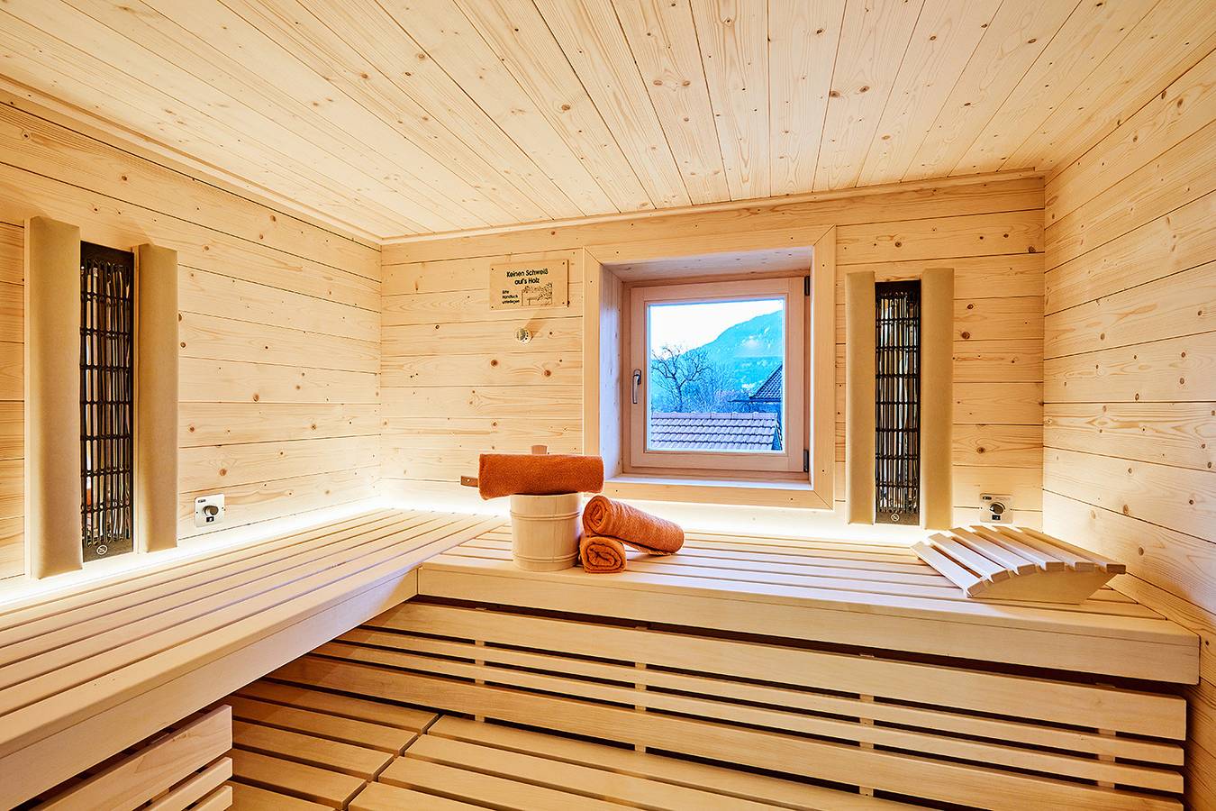 Ganze Ferienwohnung, Chiemgauferienwohnungen - Stierschneiderhof - Ferienwohnung 191 qm, 2-10 Pesonen, 4 Schlafzimmer, Wohnzimmer, Küche, Terrasse in Unterwössen, Bayerische Alpen