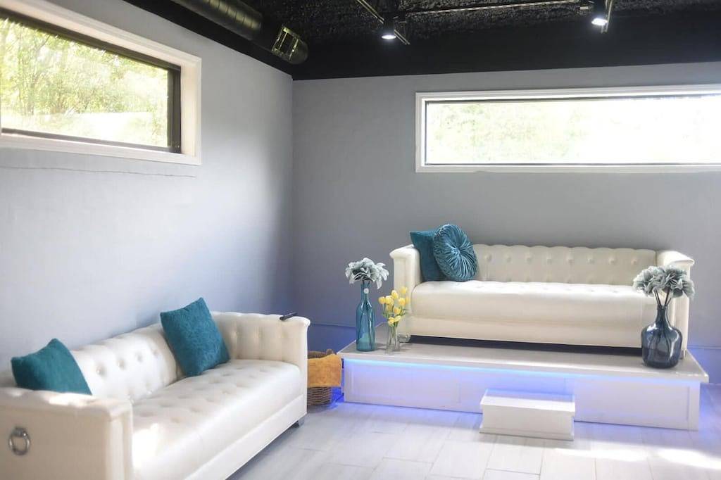 Stylish Gated Retreat Home-3mins to Atl airport in East Point, Fulton County