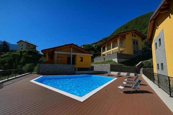 Hütte für 8 Personen, mit Seeblick und Pool sowie Terrasse am Comer See