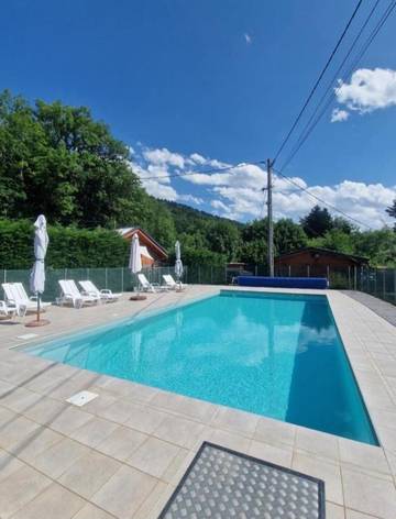 Maison de campagne pour 3 personnes, avec vue et balcon ainsi que piscine et vue sur le lac à Laffrey