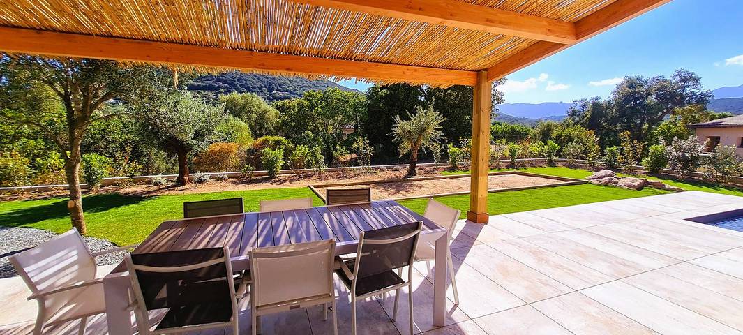 Gîte pour 8 personnes, avec jardin et piscine, adapté aux familles dans Plage de Pinarello - 4
