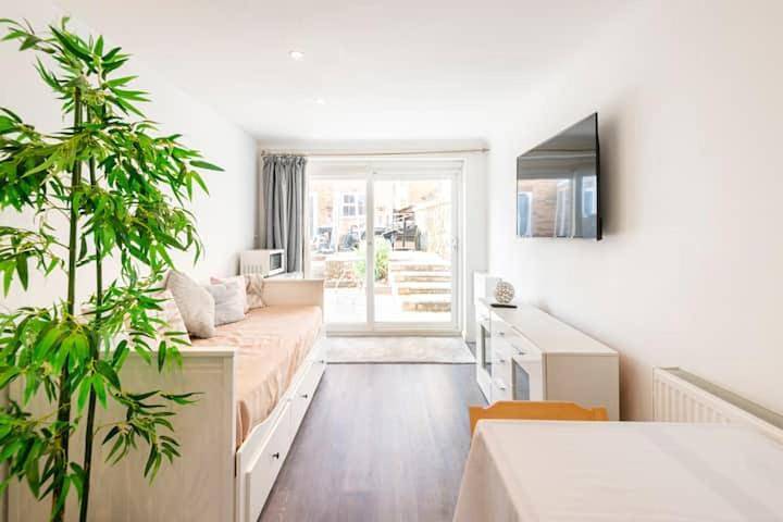 Gîte pour 2 personnes, avec jardin dans Newhaven