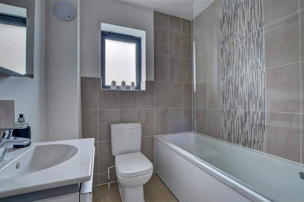 2 Bed in Westward Ho! (oc-looko1) in Westward Ho, Devon