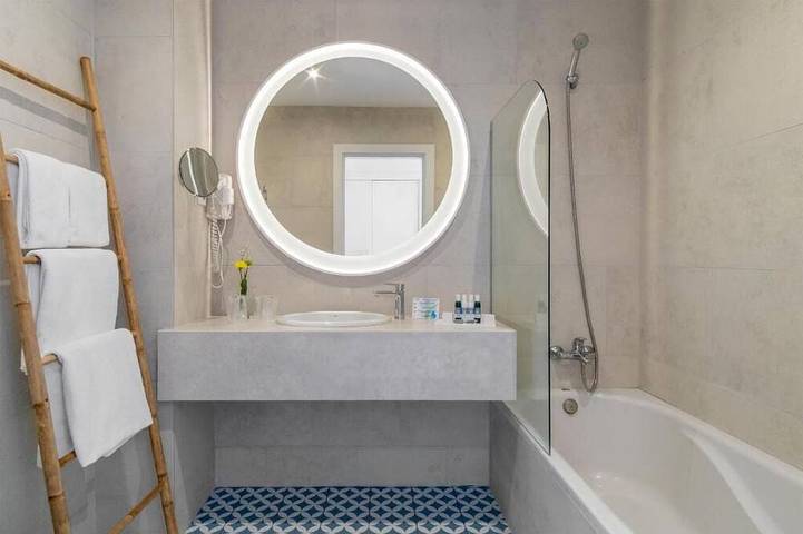 Single Unit | Free Breakfast | Heated Pool Access | Near Beach in Porto Moniz, Madeira