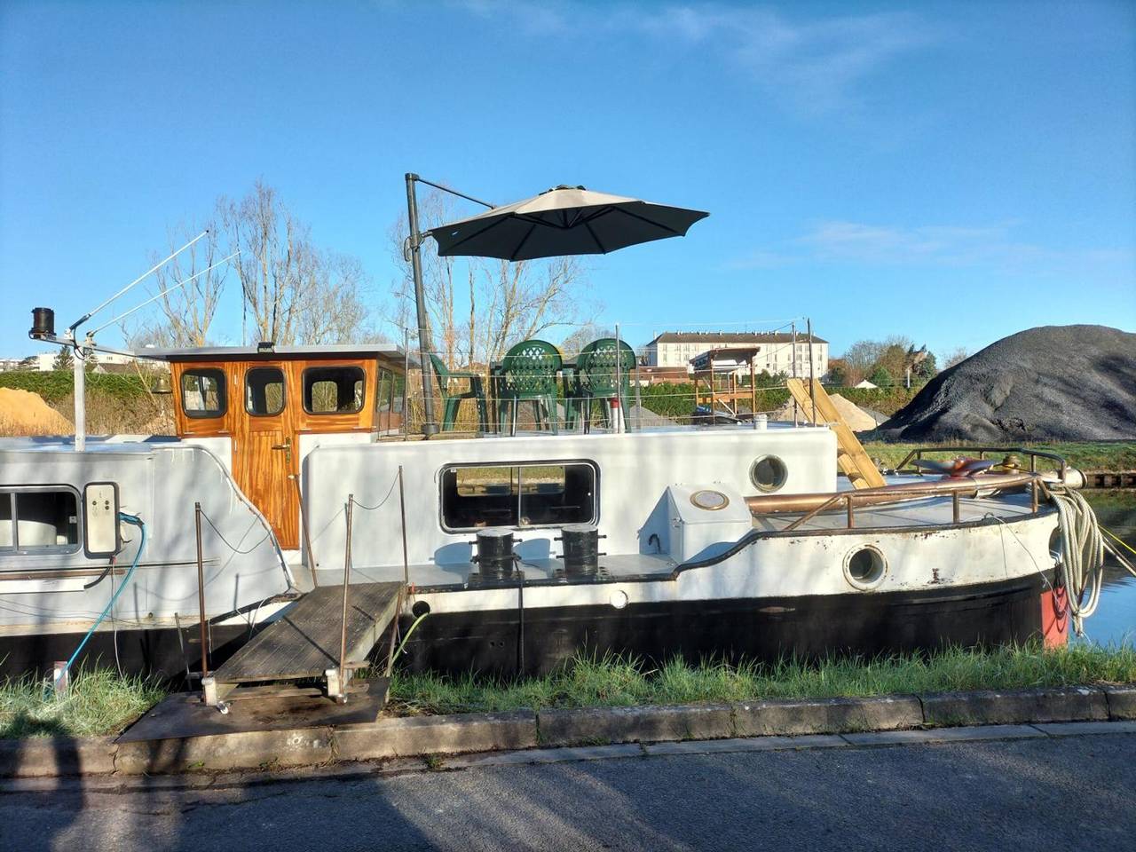 Péniche avec terrasse sur l'eau - 4 pers. in Thourotte, Oise