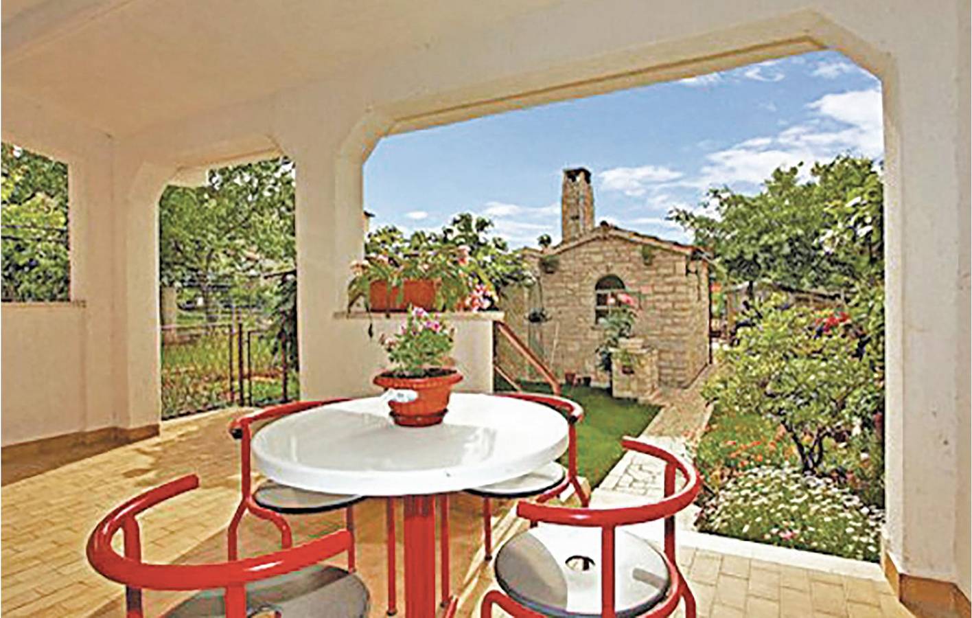 Ganze Ferienwohnung, Urlaub am Meer: Gemütliches Apartment mit einem Schlafzimmer, Terrasse und Parkplatz in Stinjan, Pula