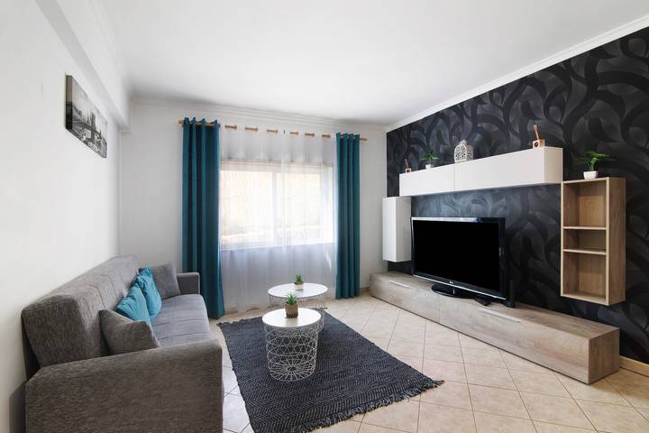 Apartamento inteiro, Apartamento de férias "Do Sol" com terraço privado, varanda e Wi-Fi in Albufeira e Olhos de Água, Distrito de Faro