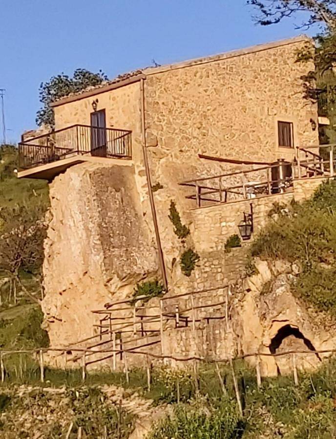 Location de vacances pour 4 personnes, avec Balcon et Terrasse ainsi que Jardin et Vue à Enna