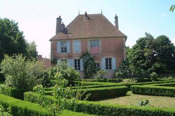Gîte pour 8 personnes, avec terrasse et jardin à Entrains-sur-Nohain