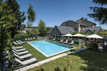 Hôtel pour 2 personnes, avec vue ainsi que terrasse et piscine, animaux acceptés à Mende
