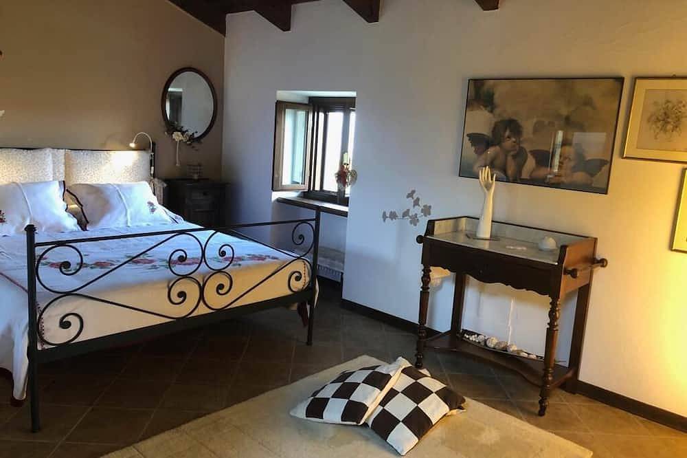 Villa familiar a estrenar en La Morra in La Morra (Italia), Langhe