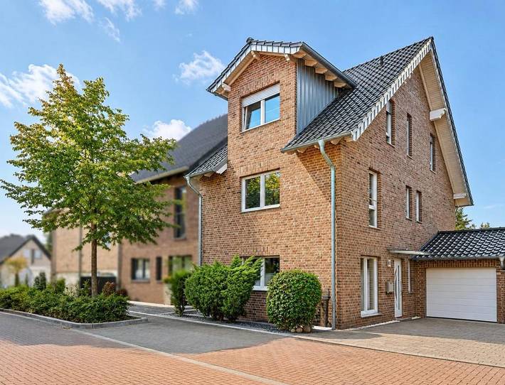Ferienhaus für 9 Personen, mit Terrasse und Garten sowie Sauna in Neuss