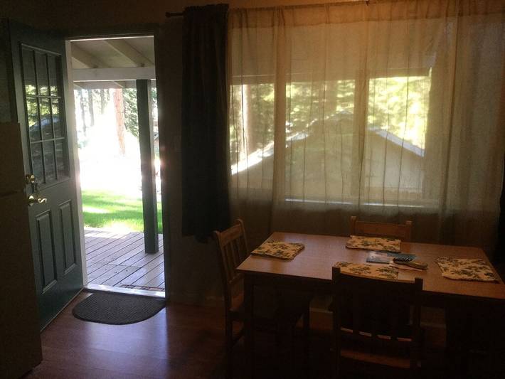 Vacation rental for 3 people, with terrace and yard, with pets in Lake Almanor