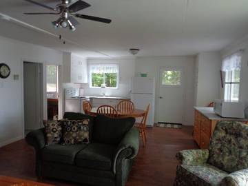 Cottage for 6 Guests in Gravenhurst, Muskoka, Picture 2