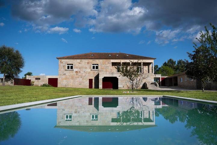 Casa de férias para 12 pessoas, com jardim e piscina em Chaves