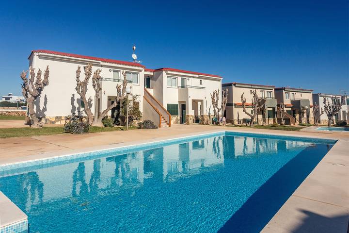 Location de vacances pour 2 personnes, avec Jardin et Bassin pour enfant