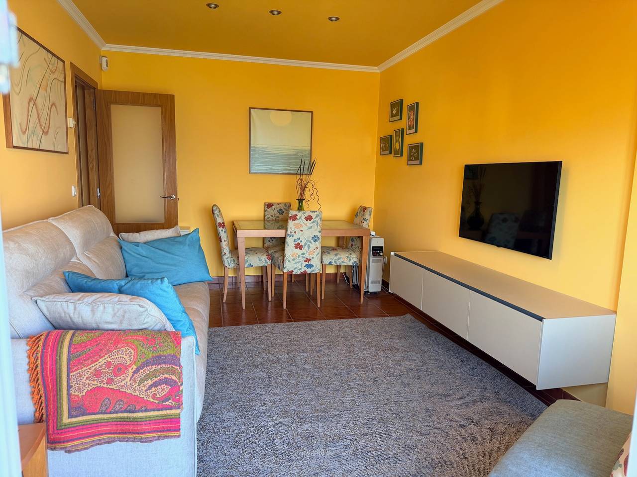 Apartamento vacacional entero, 2 Bed Apt Sleeps 4 - Two Tvs - Free Parking in Portonovo, Sanxenxo