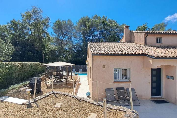 Family Villa, heated private pool, air con, wifi, Valbonne 10 min walk in Valbonne, Mediterranean Coast (France)