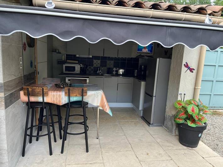 Location de vacances pour 4 personnes, avec vue ainsi que piscine et jardin à Roquemaure - 4