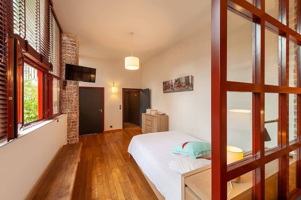 Loft urbain tout confort-Piscine & Jacuzzi à la belle saison-Accueil Vélos Motos in Blois, Région de Blois
