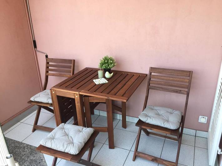 Ganze Wohnung, Ferienwohnung mit Blick auf den See und Seepromenade in Muralto, Tessiner Alpen