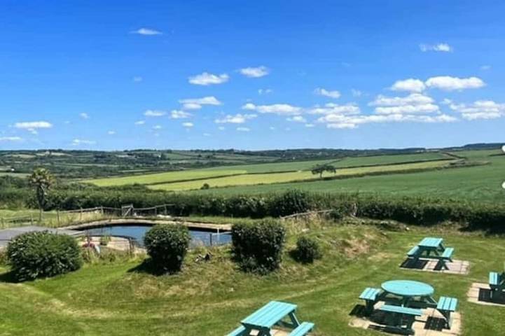 Ferienwohnung für 6 Personen, mit Garten und Pool sowie Terrasse und Whirlpool in Devon