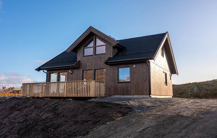 Gîte pour 9 personnes, avec Terrasse et Jardin ainsi que Vue sur le lac et Vue dans Moskenes