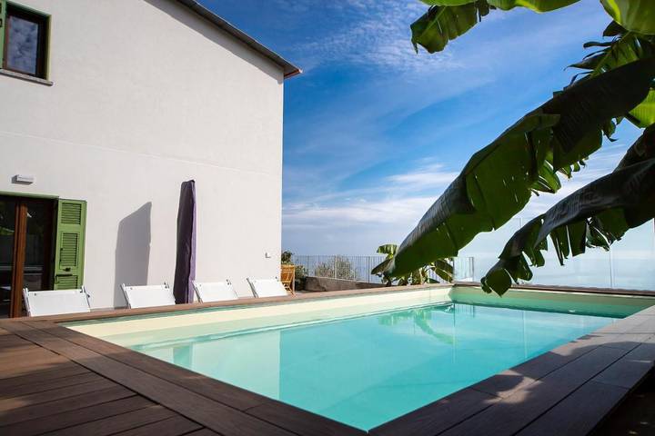 Ferienhaus für 6 Personen, mit Terrasse und Garten sowie Pool und Ausblick