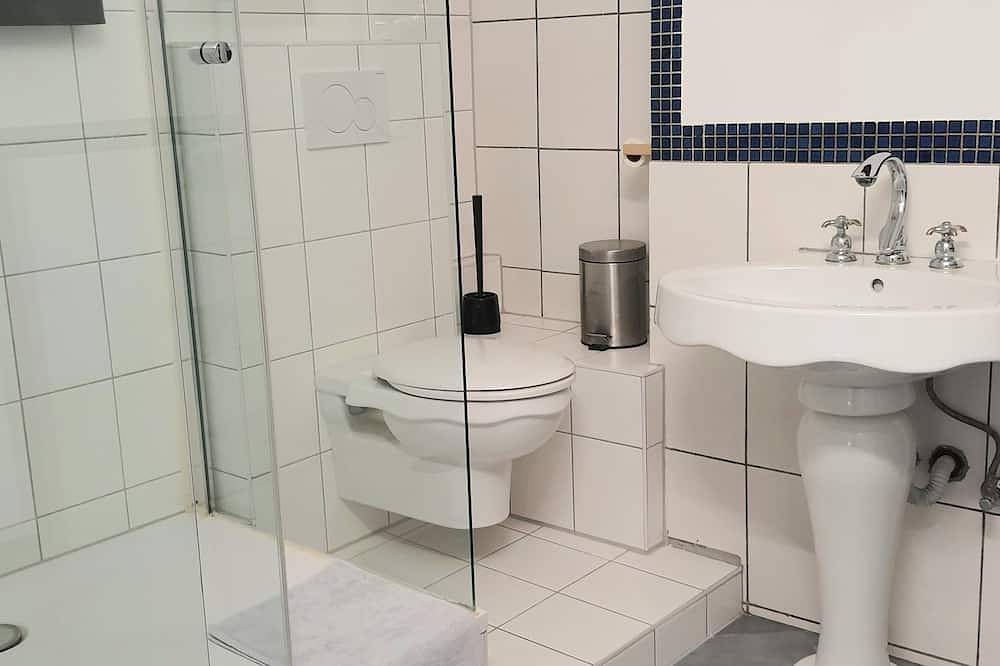 1-Zimmer- Apartment mit Küchenzeile, großem Tv und Dusche/Wc, 20qm in Straßenhaus, Rheinland-Pfalz