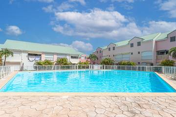 Gîte pour 4 personnes, avec piscine et balcon dans Golf international de Saint François