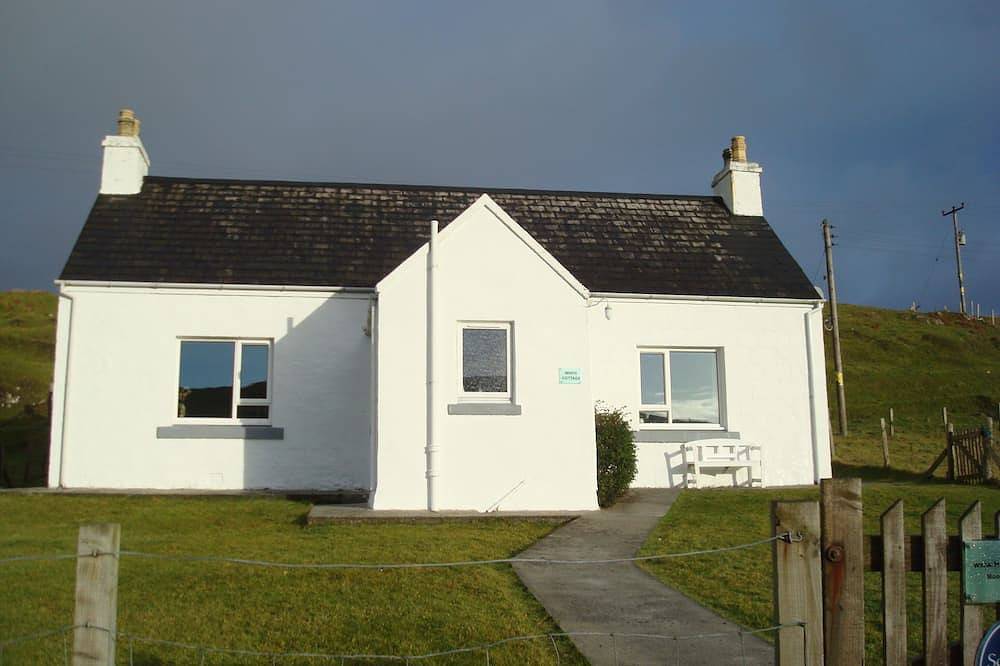 Harris White Cottage Sea & Blick auf Loch von der traditionellen modernen Landhaus in Lewis and Harris, Äußere Hebriden