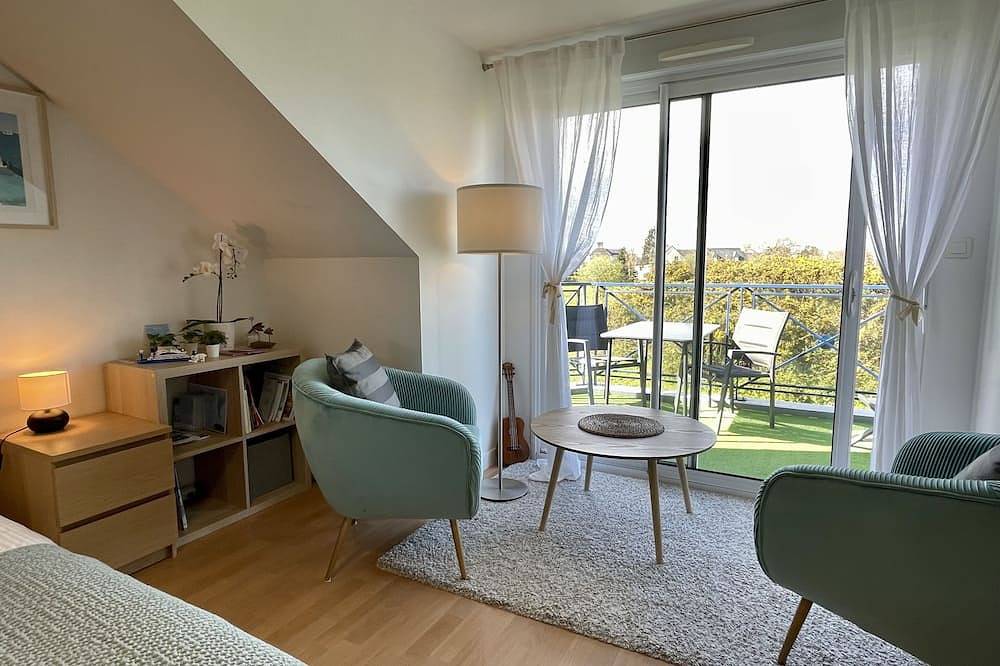 Entire apartment, Bel Appartement Exposé Sud-ouest Avec Terrasse in Carantec, Ceinture Dorée