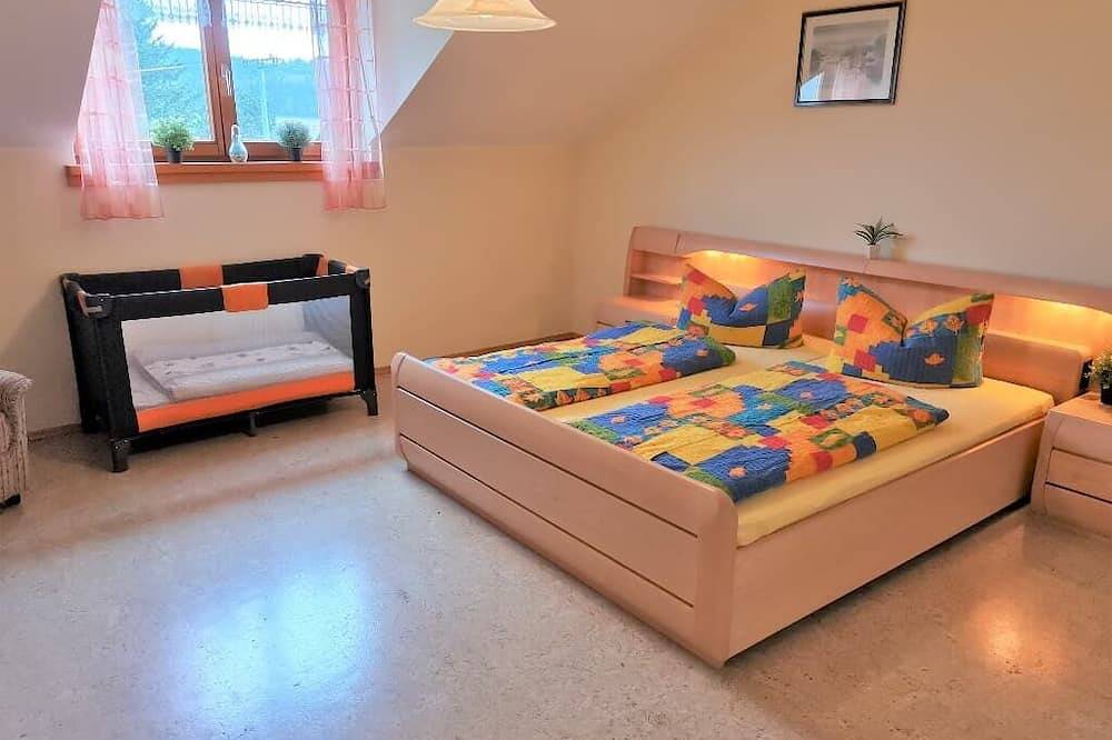 Ganze Wohnung, Ruhige Ferienwohnung (120 qm) mit sonnigem Balkon in Thanstein, Naturpark Oberpfälzer Wald